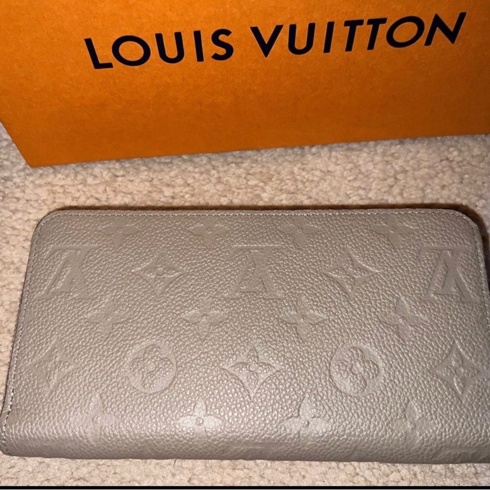 Louis Vuitton Zippy - Turtledove EXCELLENT CONDITION